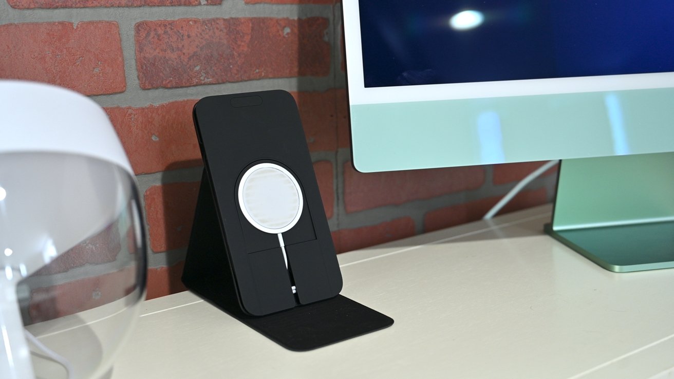 Speck Presidio Folio with MagSafe puck