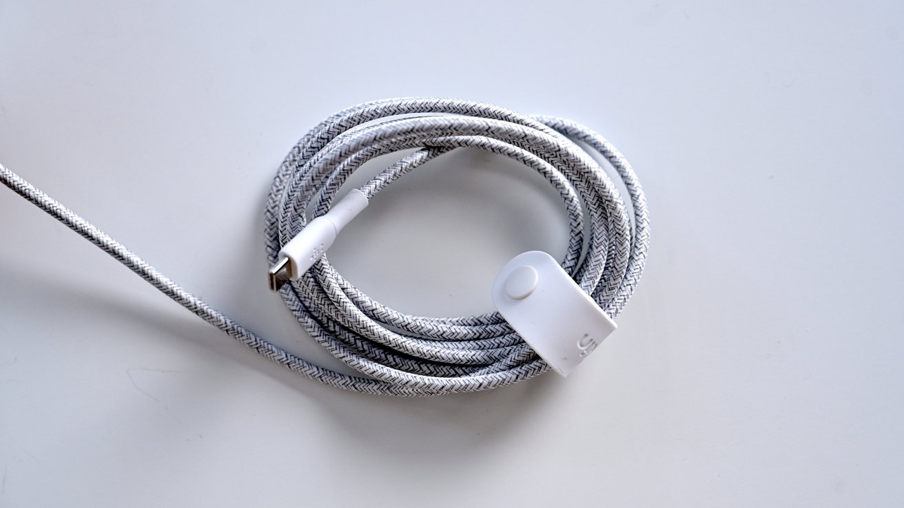 Belkin's MagSafe nylon-wrapped cable