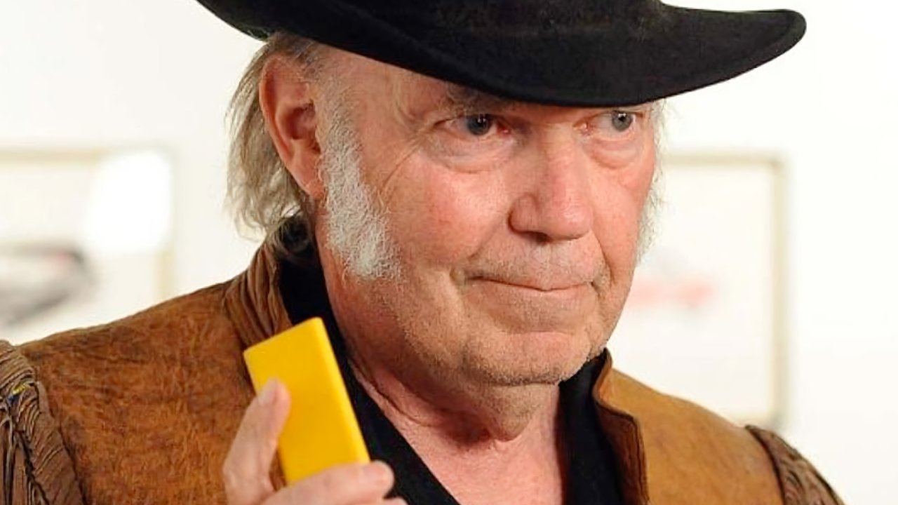 photo of Neil Young still Rockin' in the Free World on Apple Music after Spotify exit image