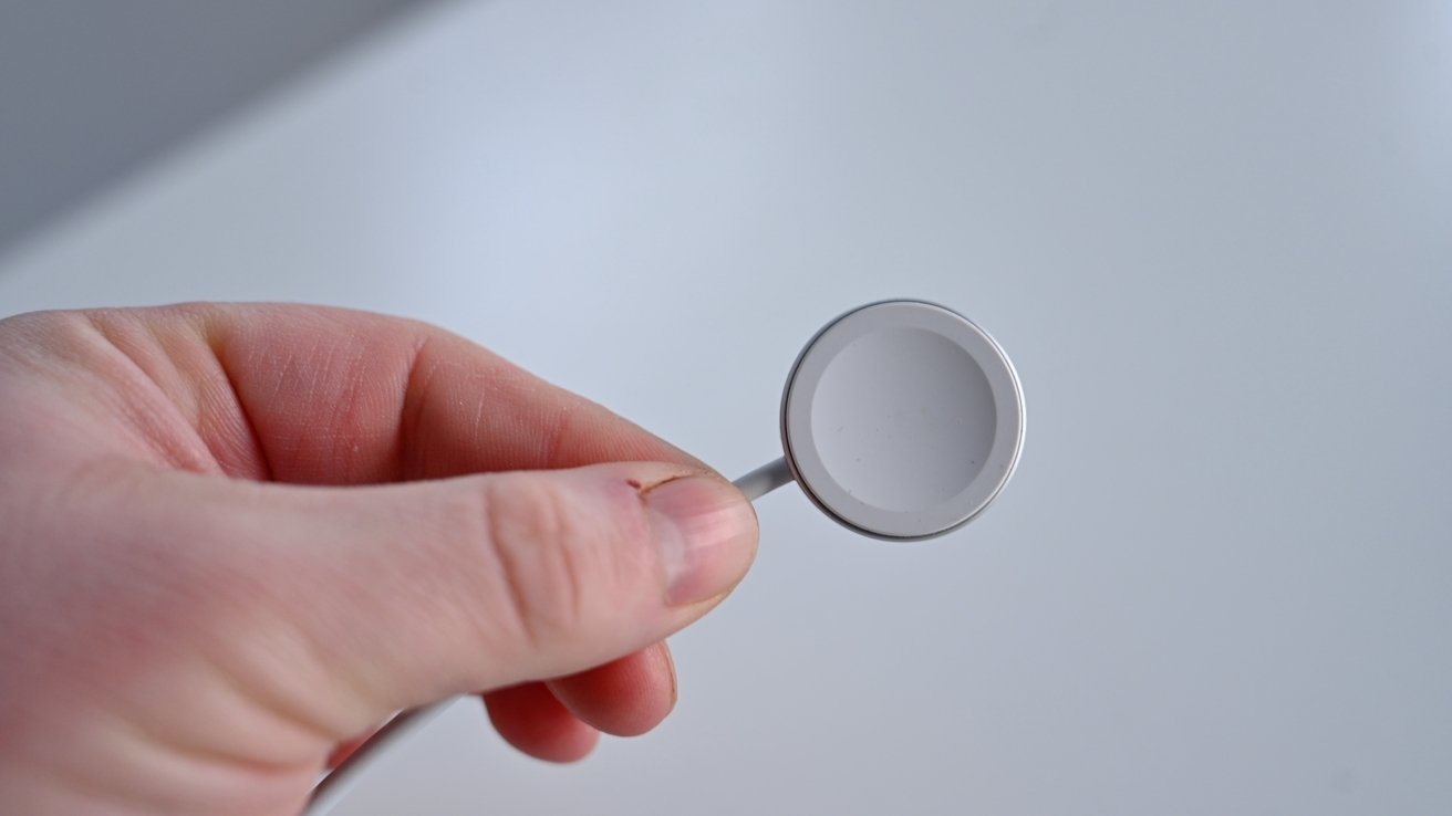 Fast-charging Apple Watch puck