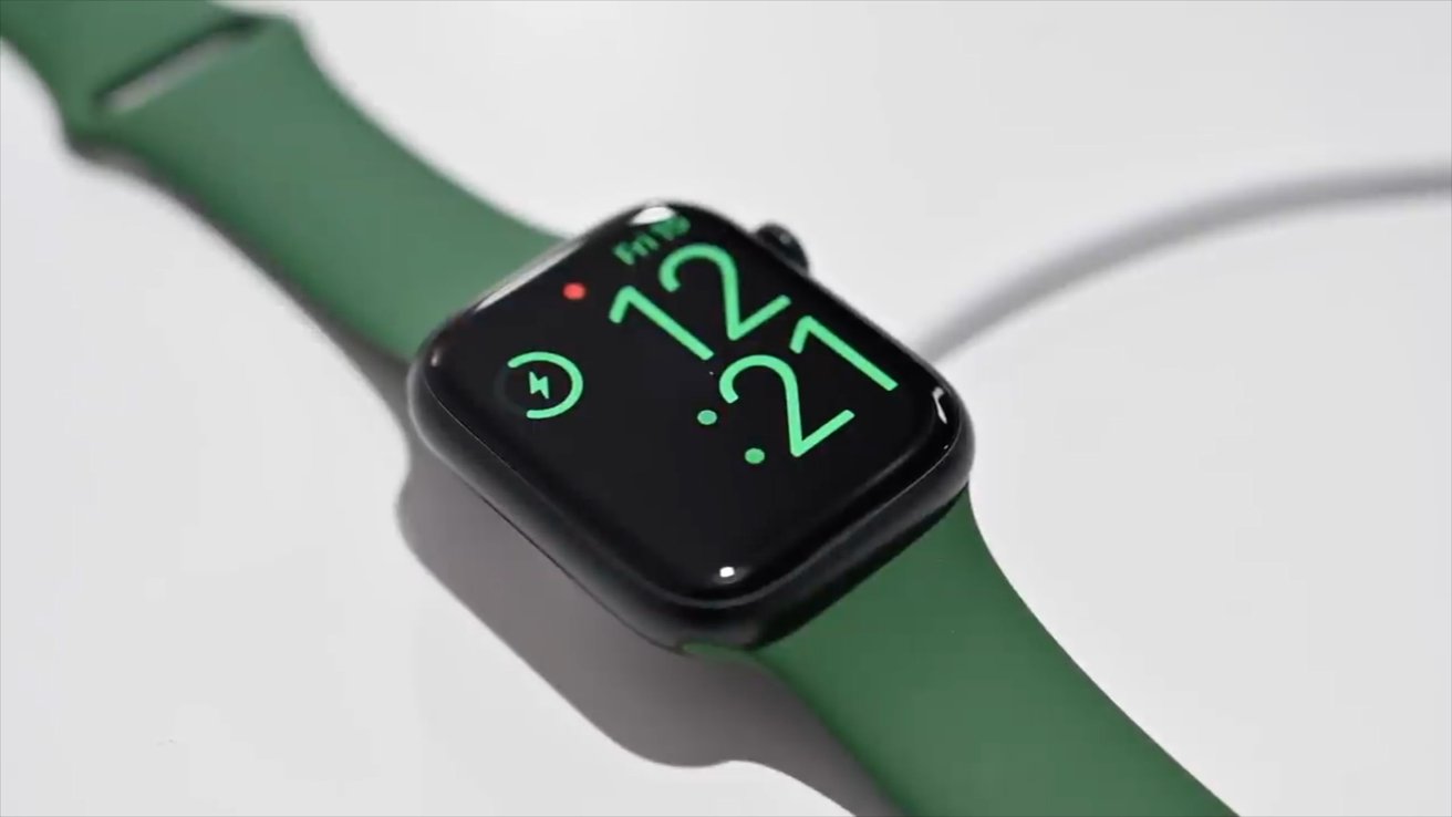 Charging Apple Watch Series 7