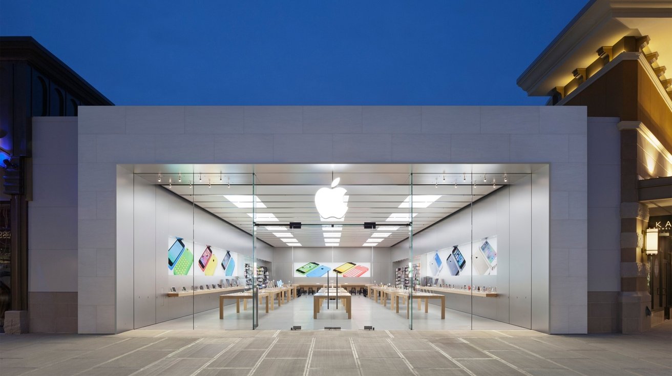 Apple Store in Nanuet, N.Y.