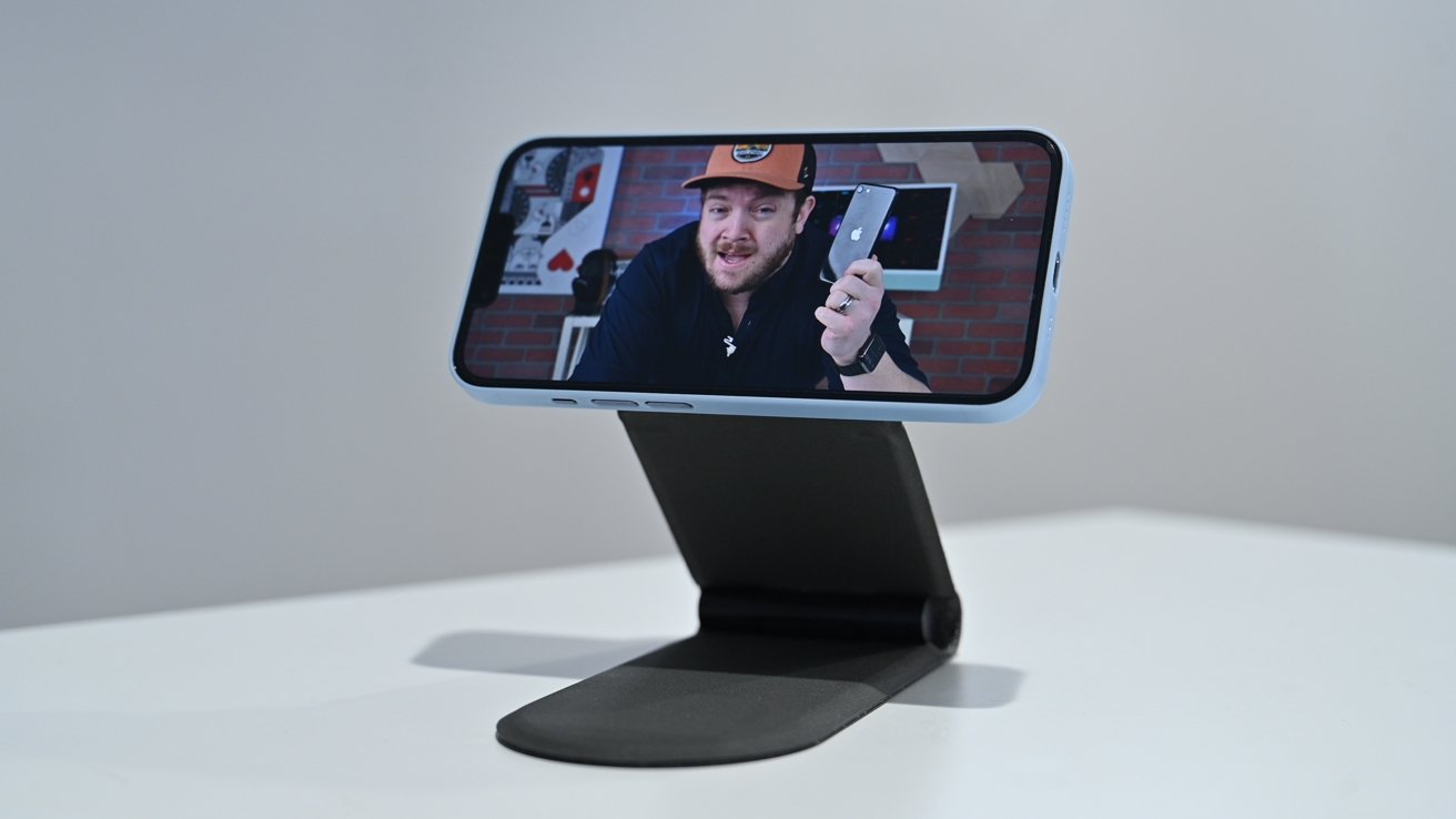 Mophie stand iPhone landscape