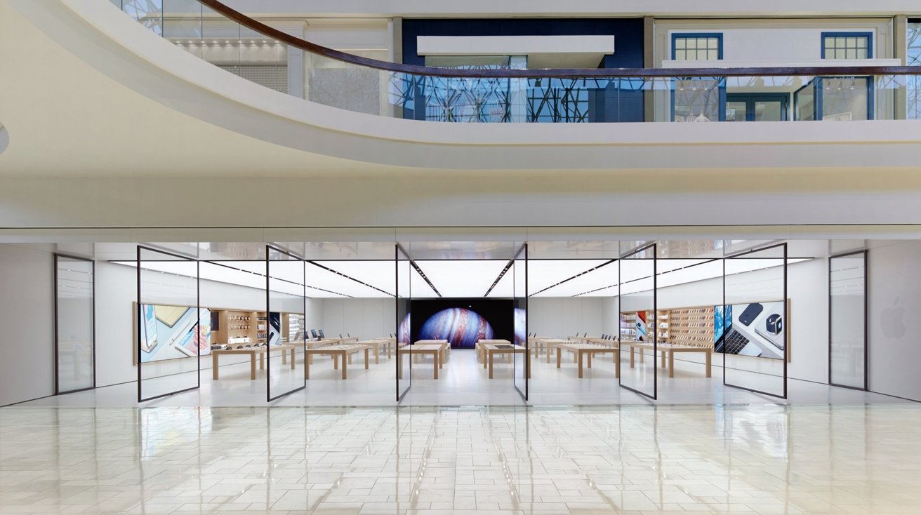 The Apple Store in Chestnut Hill, MA