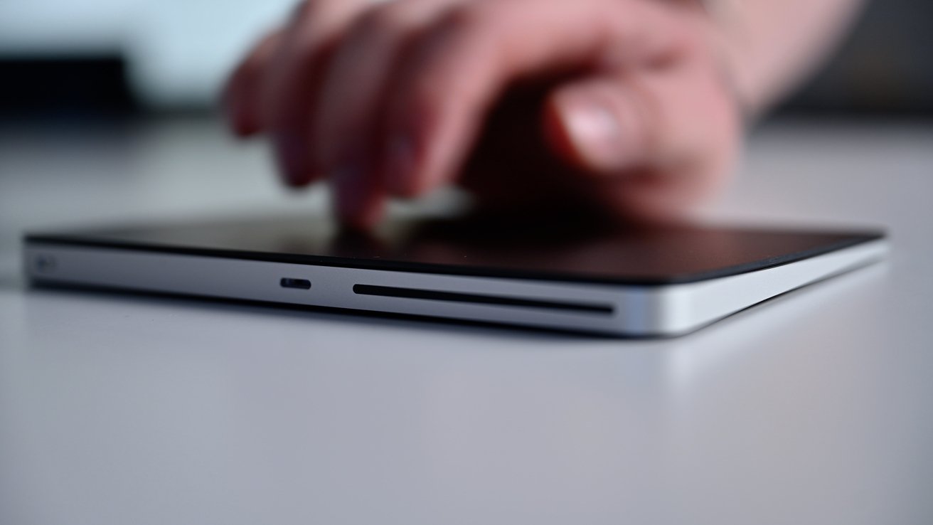 Hands on with Apple's new black and silver Magic Keyboard