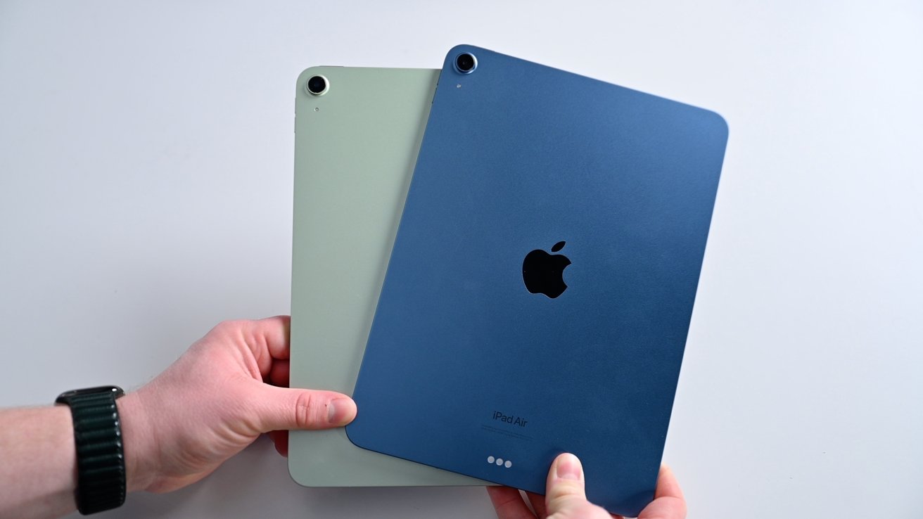 Fourth-gen iPad Air in green and fifth-gen iPad Air in blue