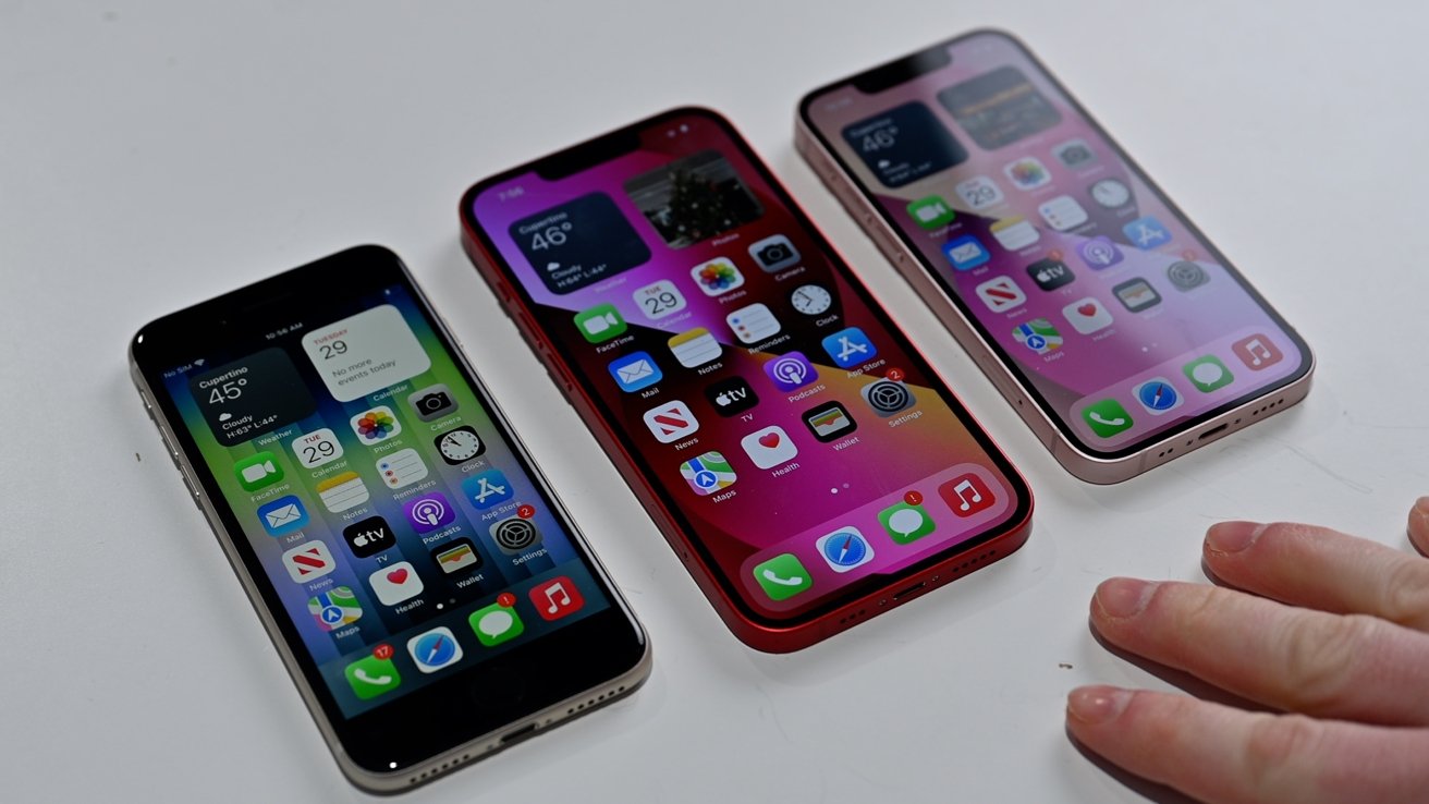 iPhone SE, iPhone 13, and iPhone 13 mini displays