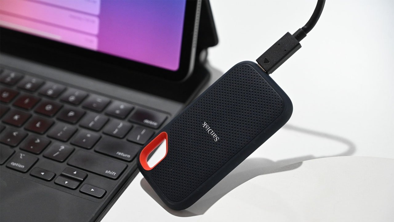 SanDisk Extreme Portable SSD connected to iPad