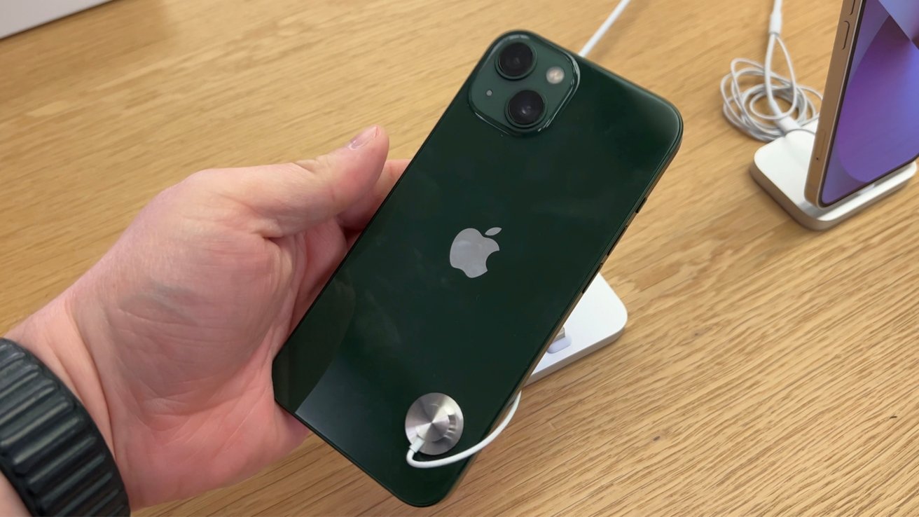 New green color of iPhone 13