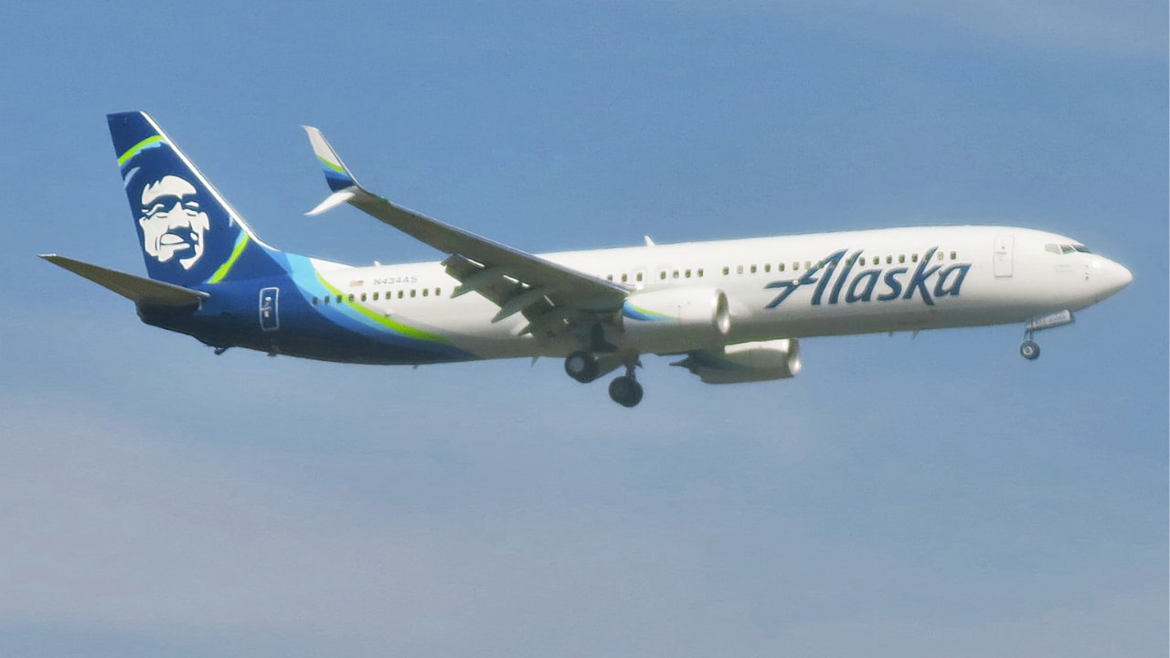 Alaska Airlines adopts iPad Pro for passenger self check-in tests