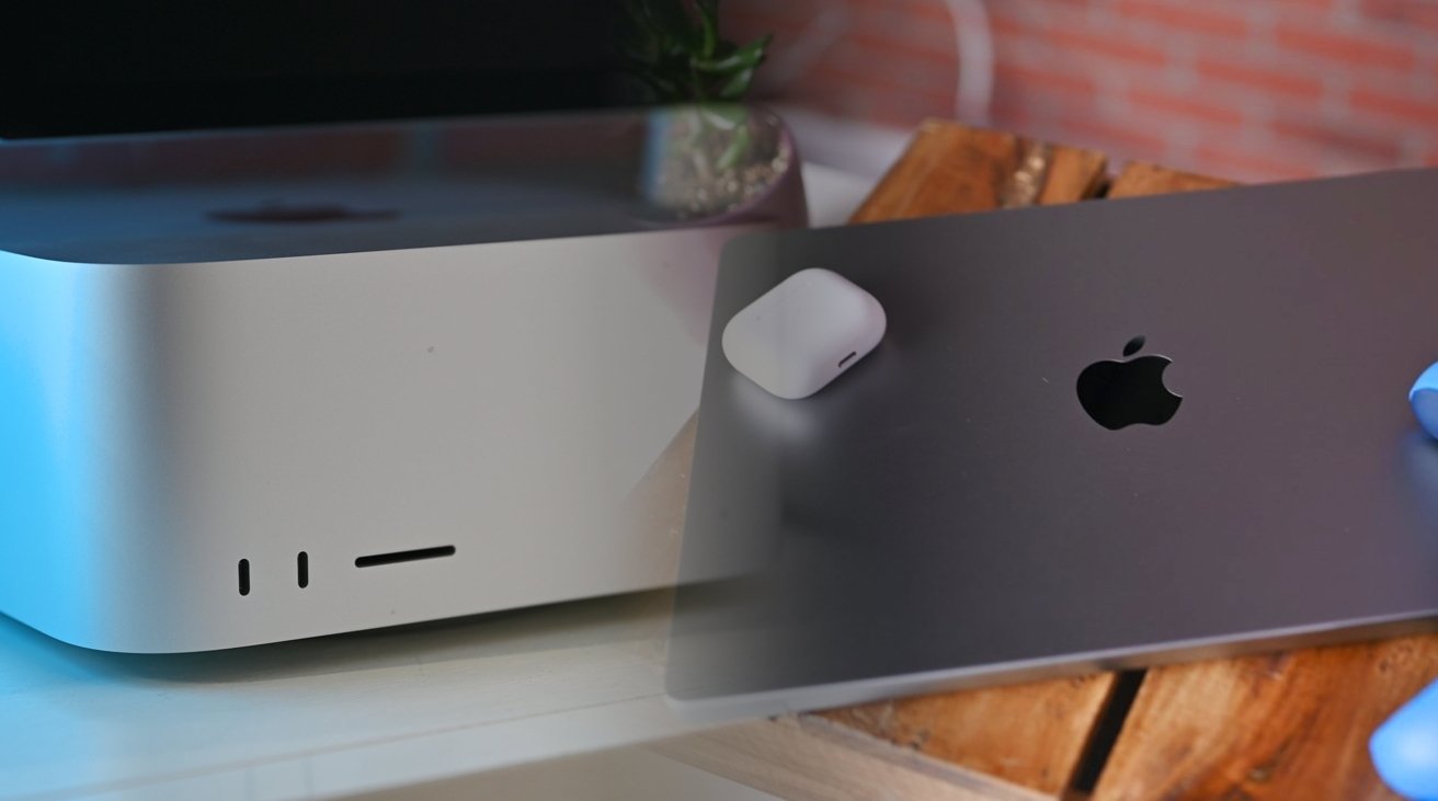 Mac Studio (left), 14-inch MacBook Pro (right)