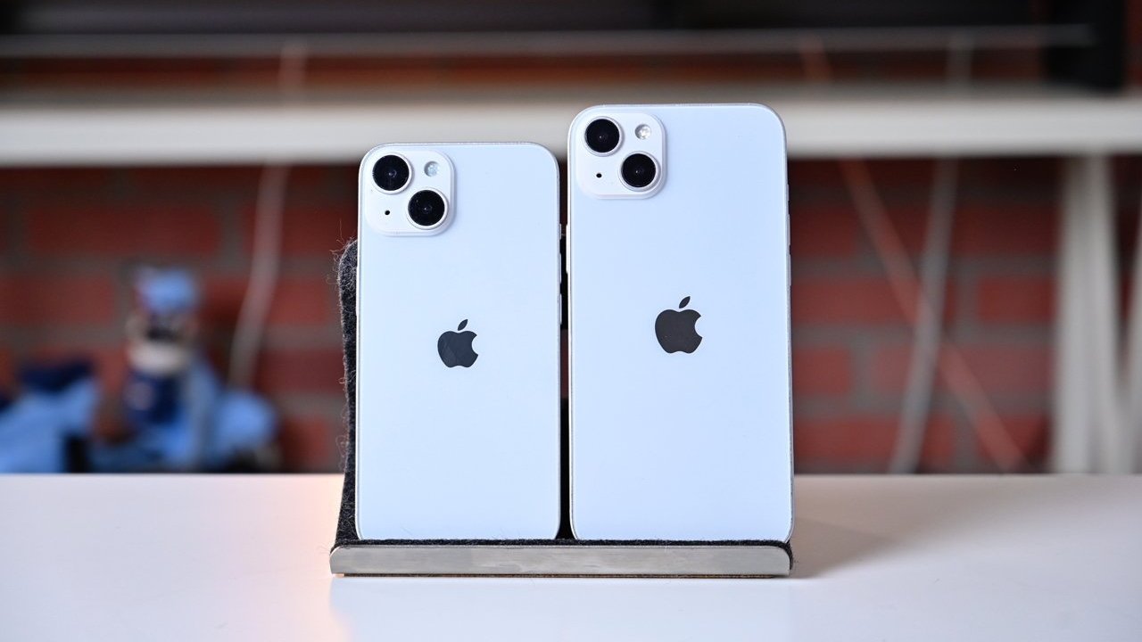 Dummy units based on leaked dimensions, 'iPhone 14 Max' on the right