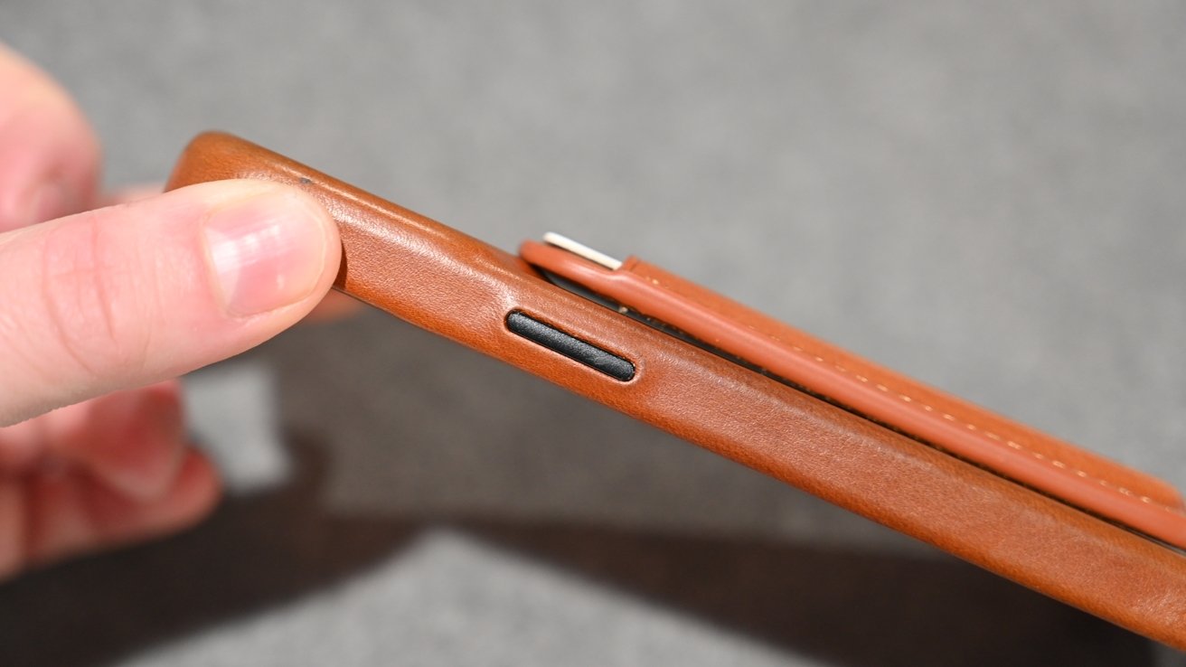 Bullstrap MagSafe wallet review: Same as Apple's but with better leather