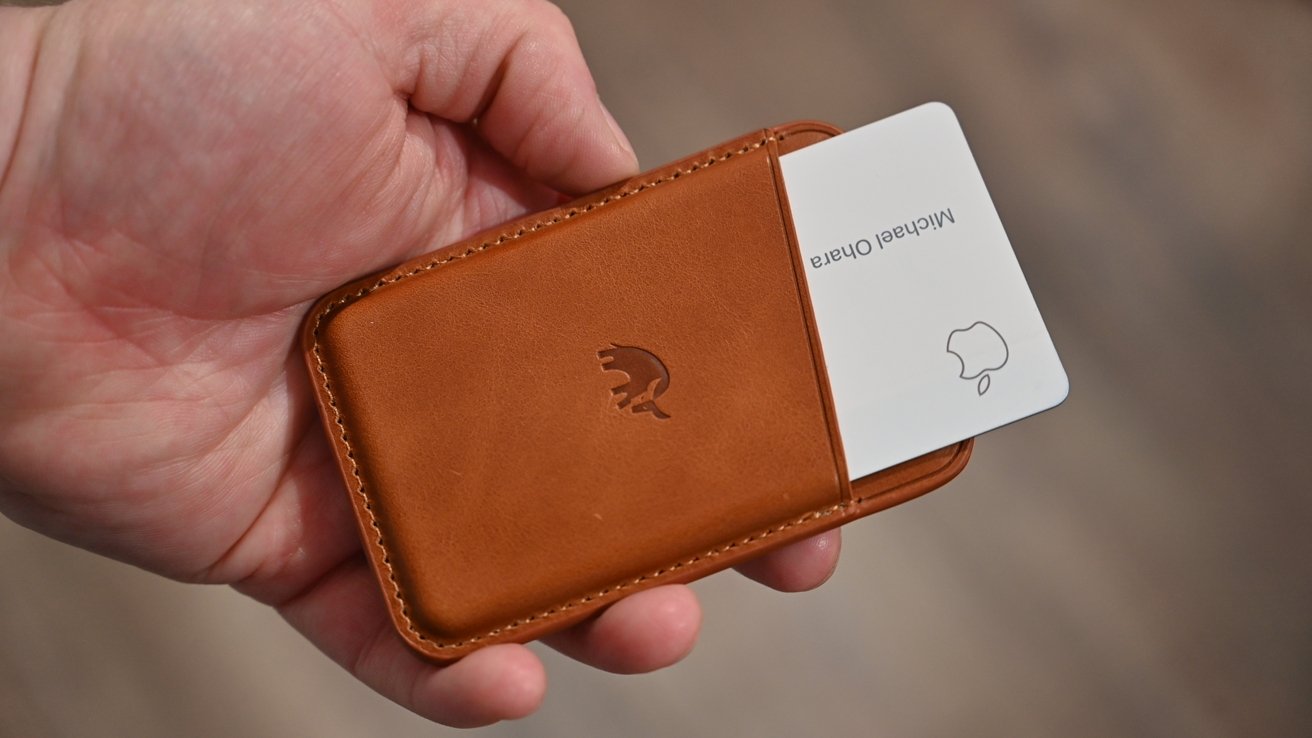 Bullstrap MagSafe wallet review: Same as Apple's but with better leather