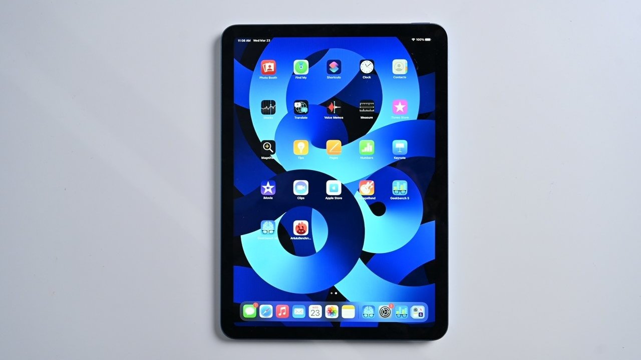 The iPad Air 5 is driving demand despite a decrease in revenue