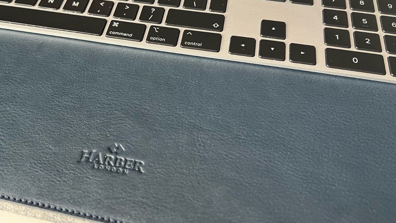 photo of Harber Leather Desk Mat review: comfortable, desirable Mac accessory image