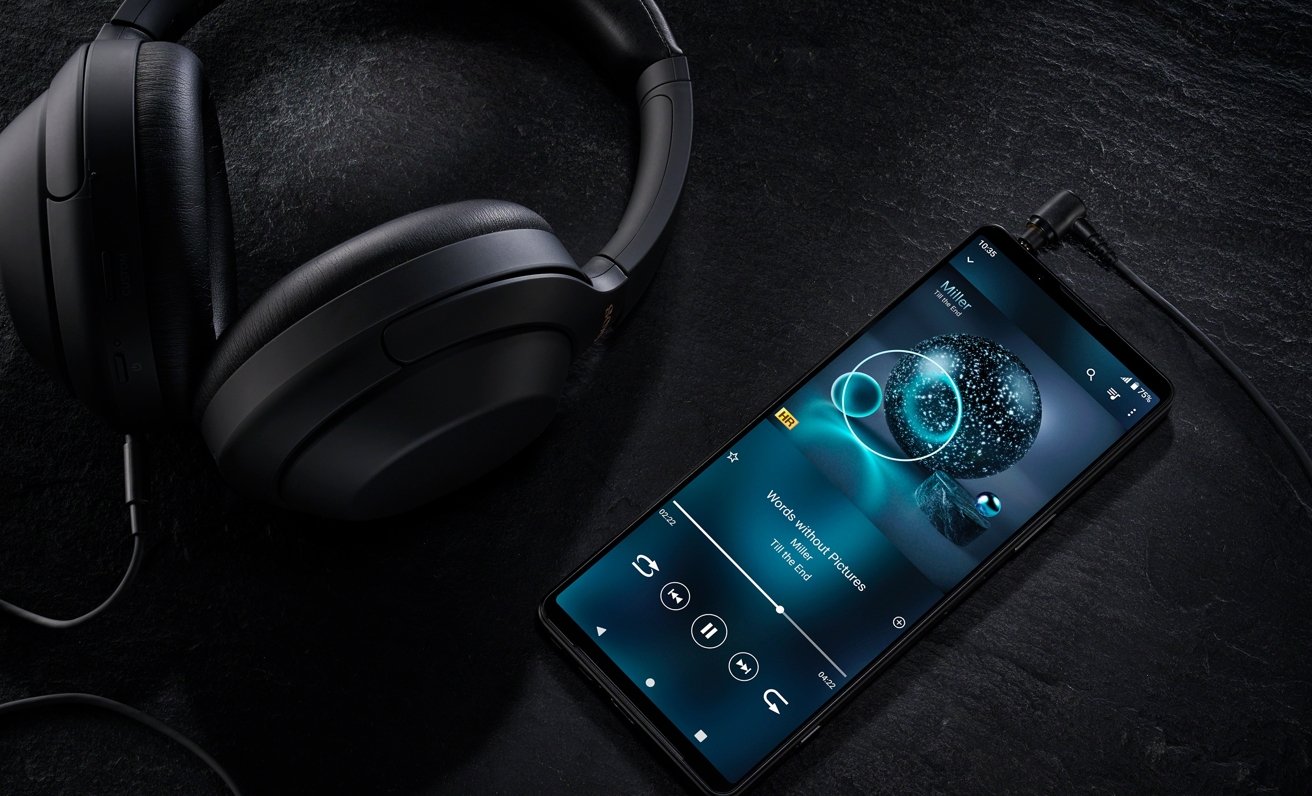 The Sony Xperia 1 IV has a very high resolution OLED display, as well as a headphone jack. 