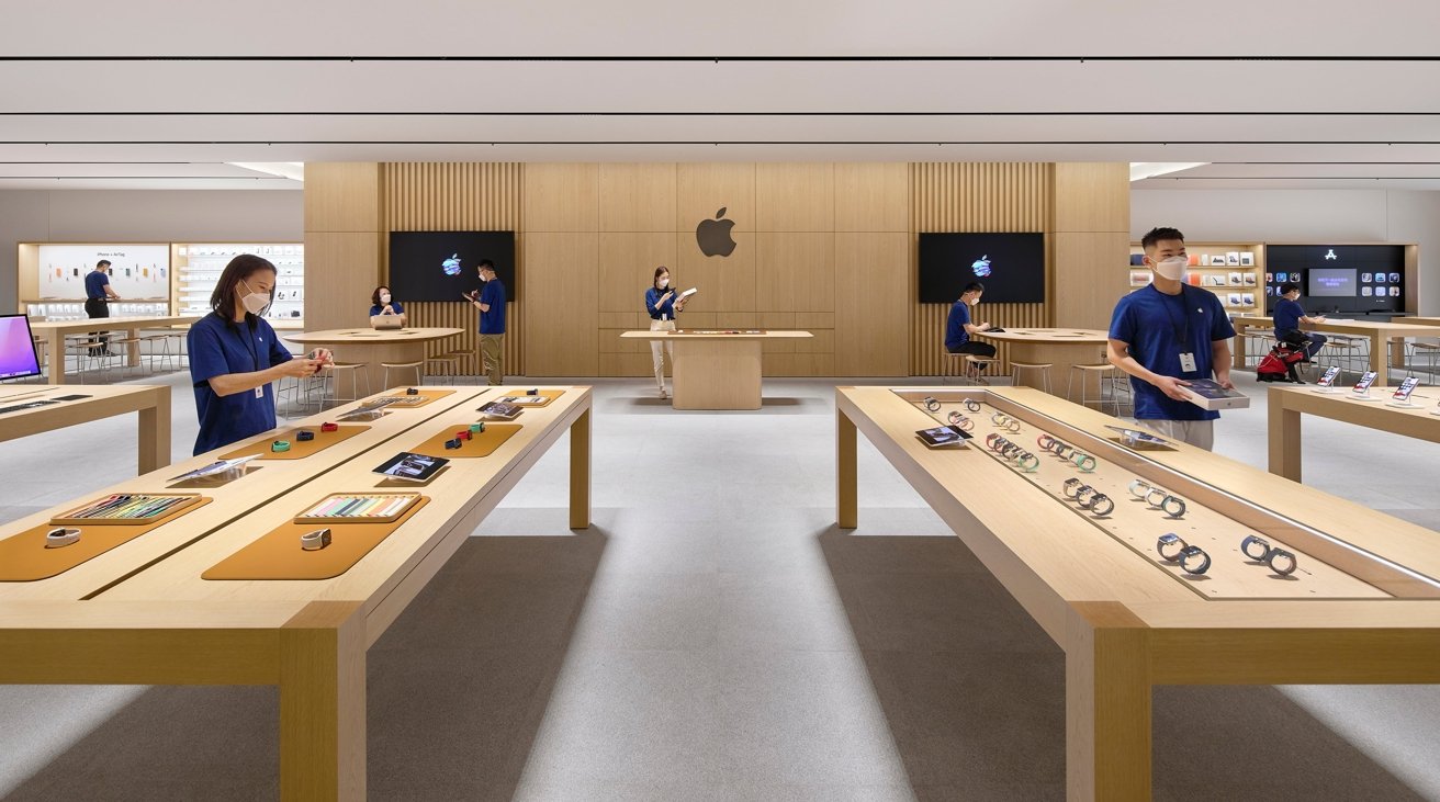 photo of Apple Store opens in Wuhan with China's first Apple Pickup area image