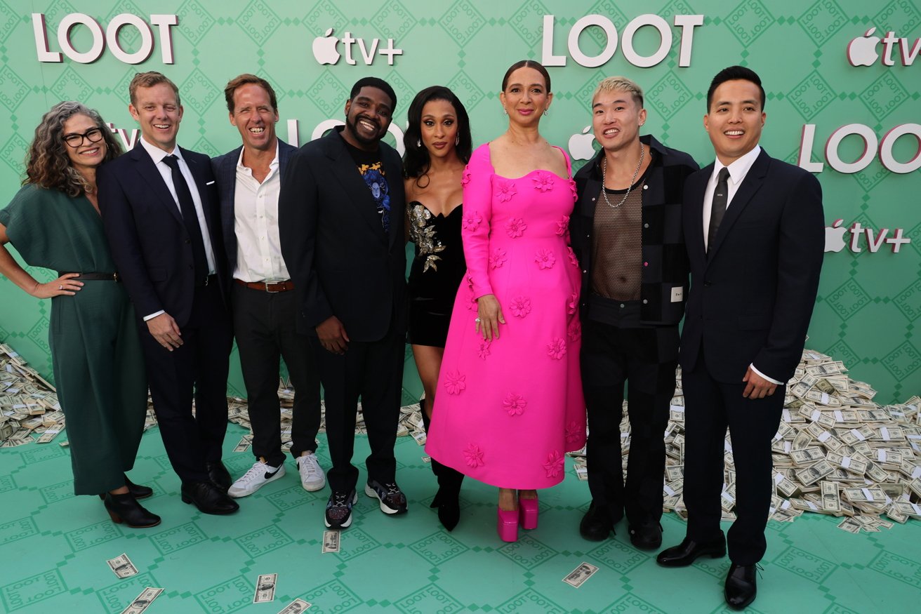 Apple hosts premiere event for own comedy series 'Loot'