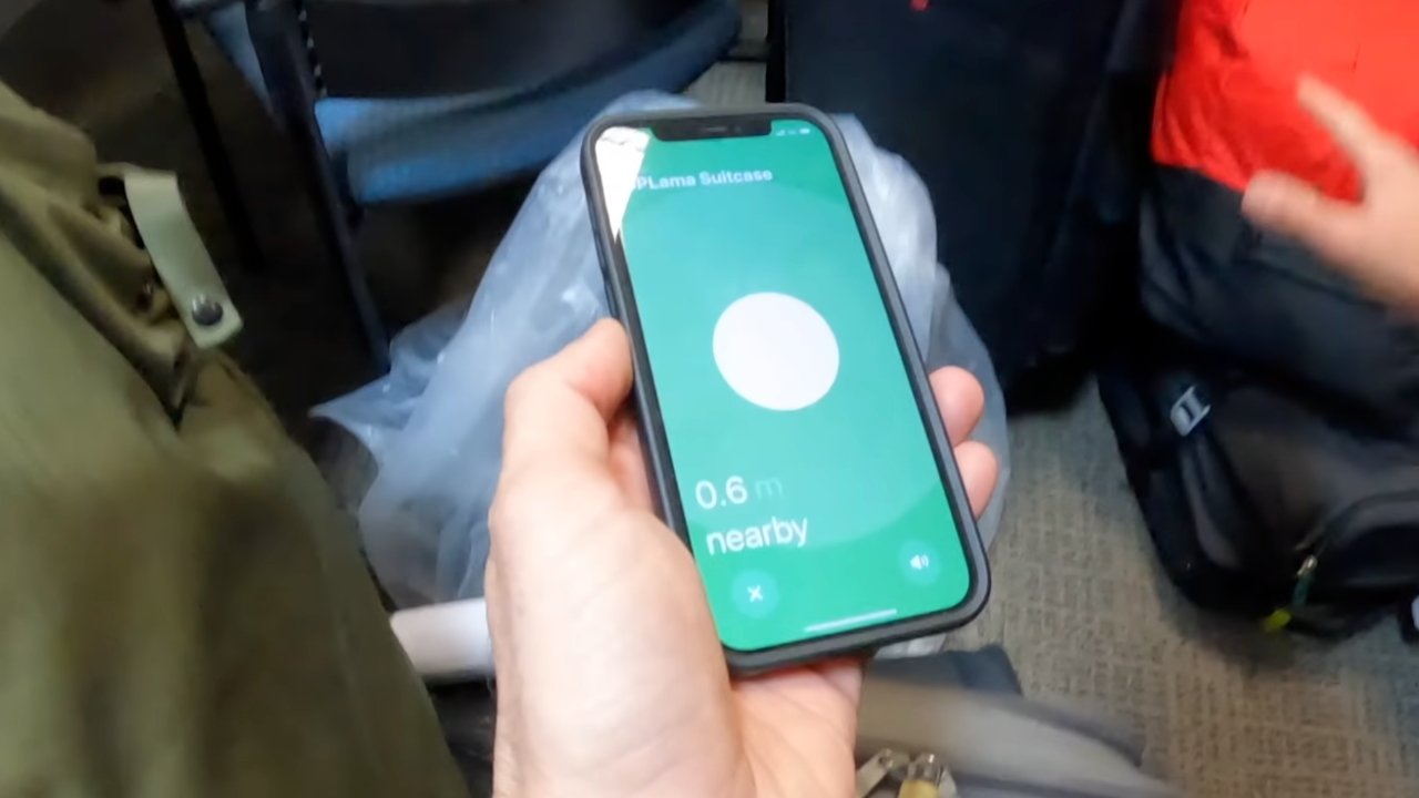 Man's Apple Airtag helps him find lost luggage that was sitting in