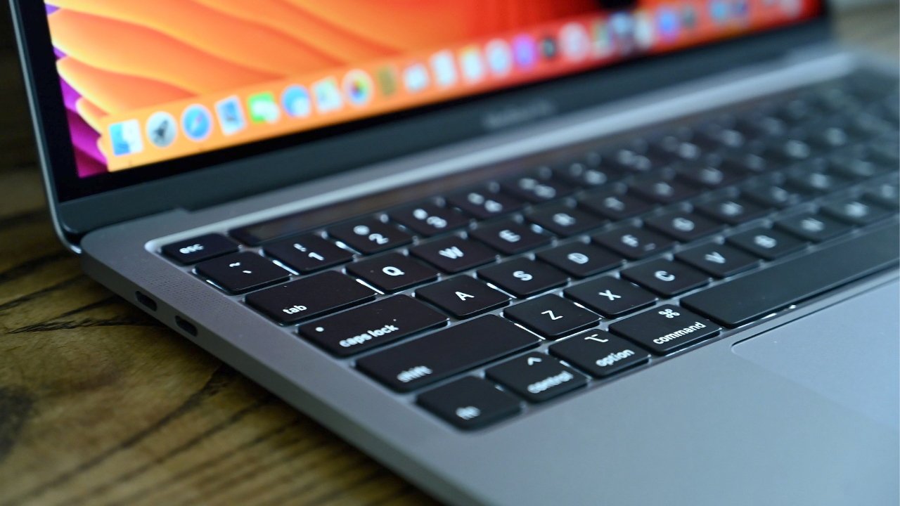 Apple MacBook Pro 13 (2022) review: new chip, old threads - The Verge