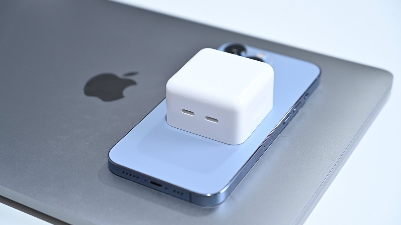 Apple USB-C adapter