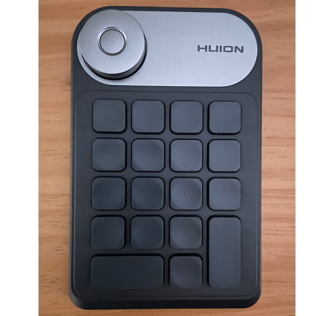 The Huion Kamvas Pro 24(4K) Mini Keydial helps you trigger shortcuts while working.