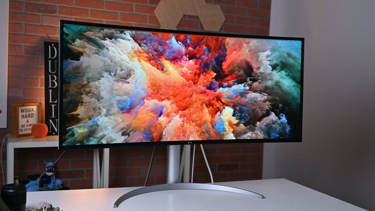 LG UltraWide 40WP95C-W Thunderbolt Display review: A curved display with  plenty of space