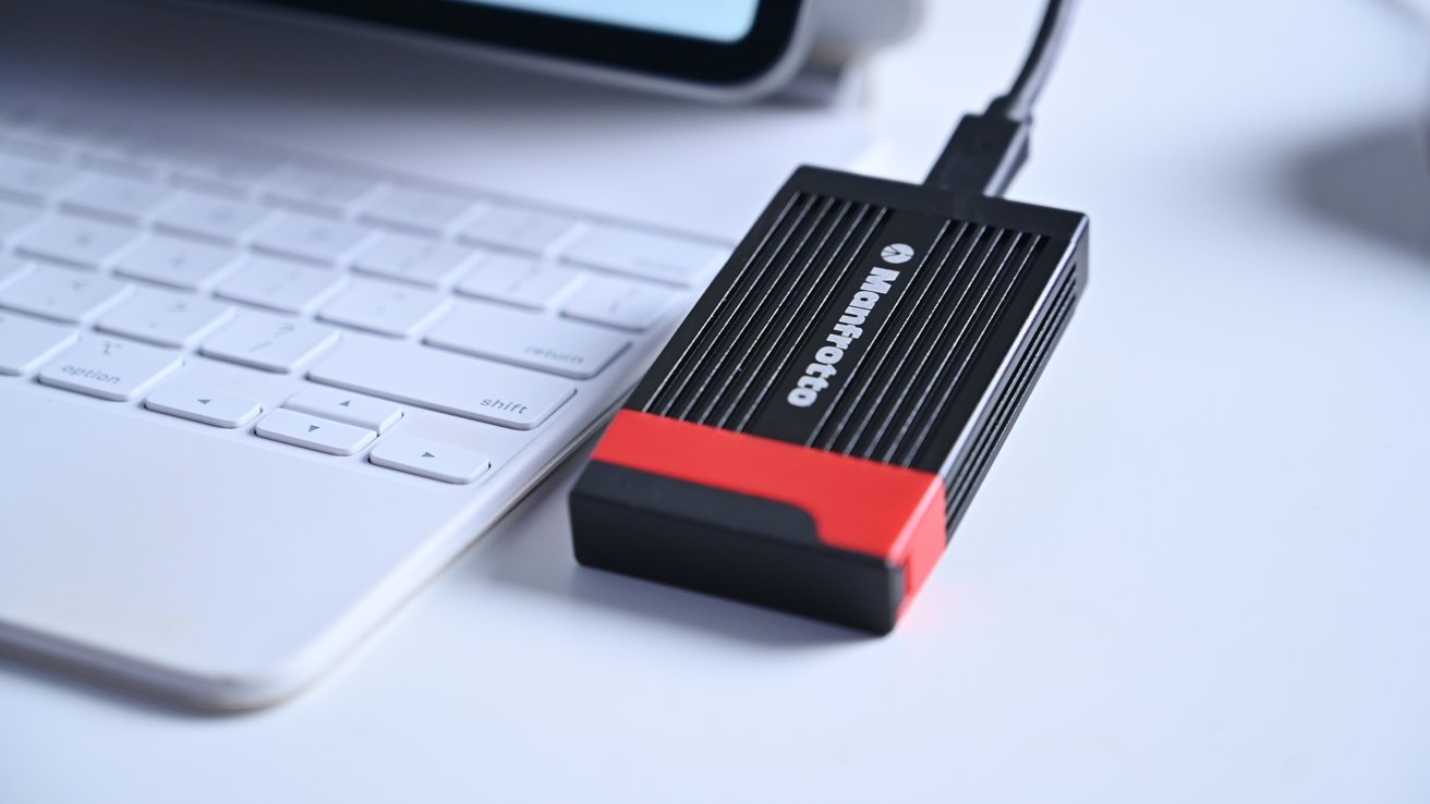 Manfrotto CFexpress card reader evaluation: A photographer's Mac and iPad companion