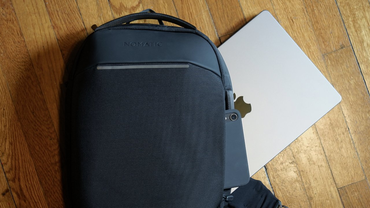 The Nomatic 10L Sling is a great compromise between size and storage