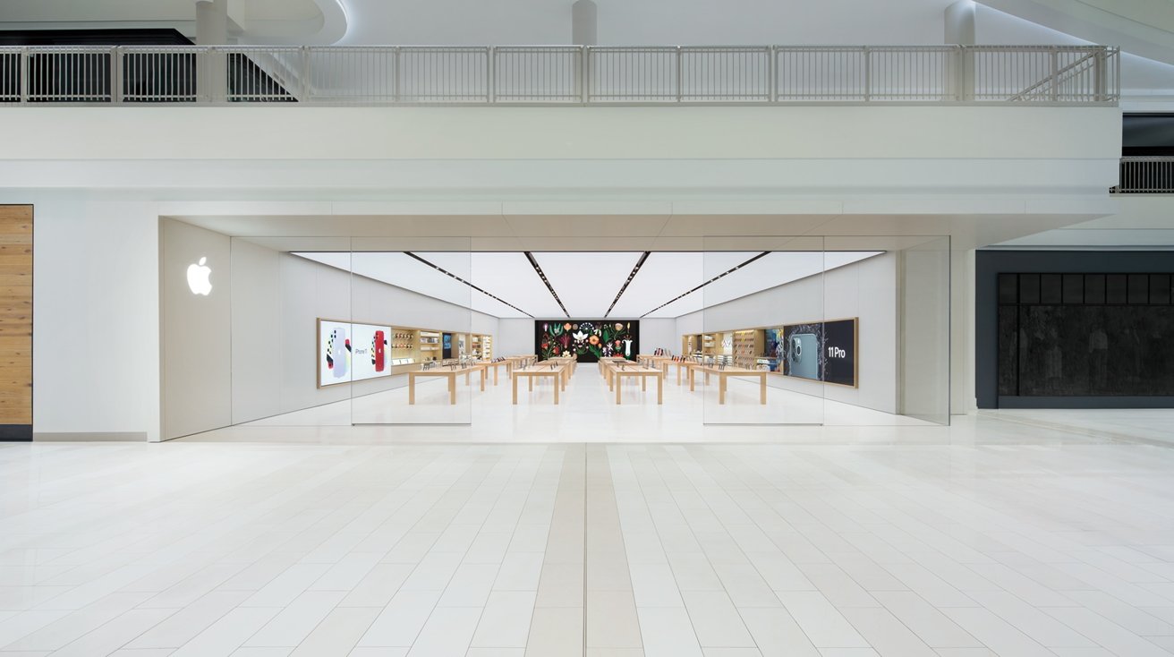 The Apple Store at the Mall of America in Minnesota 