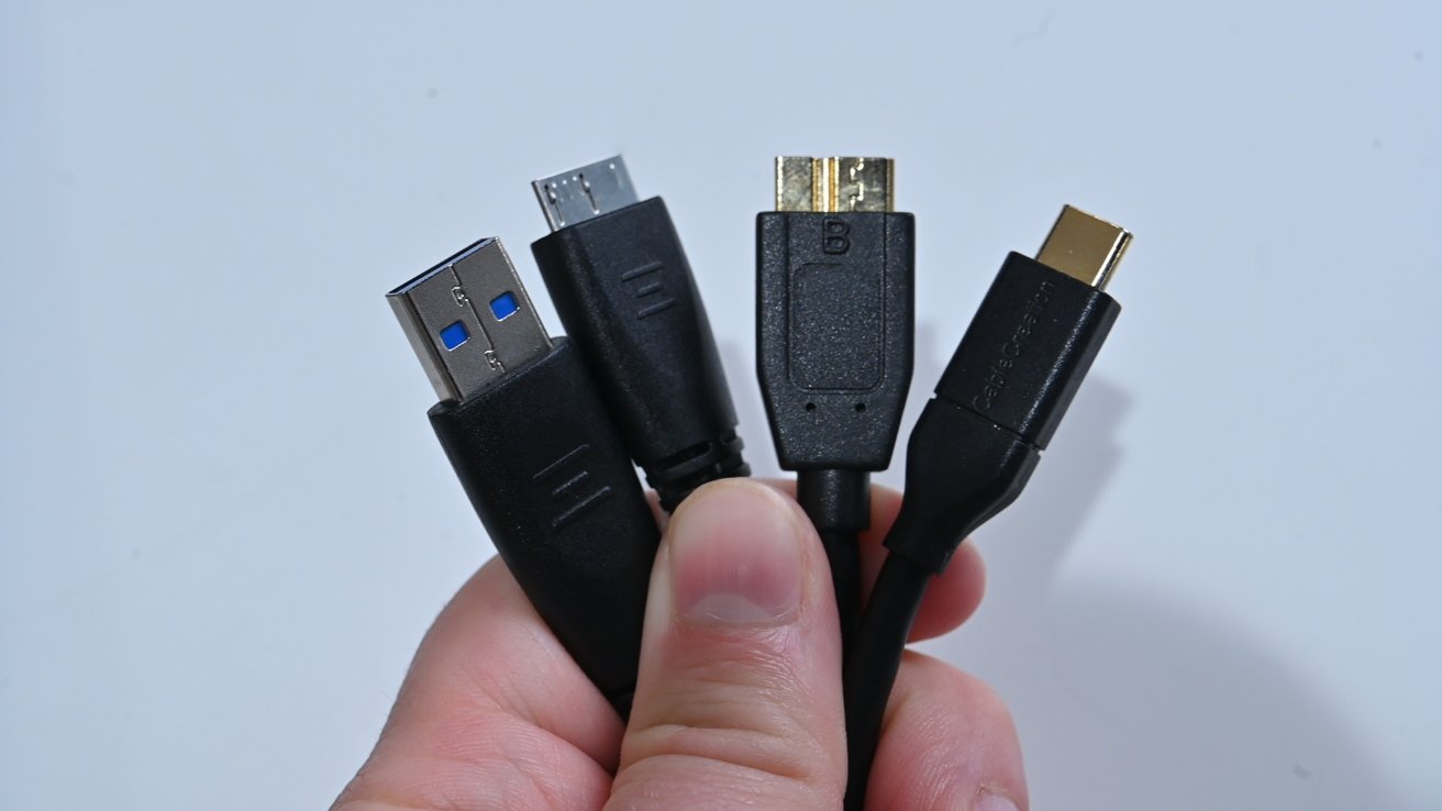 Das mitgelieferte USB-A-Kabel und unser Ersatz-USB-C