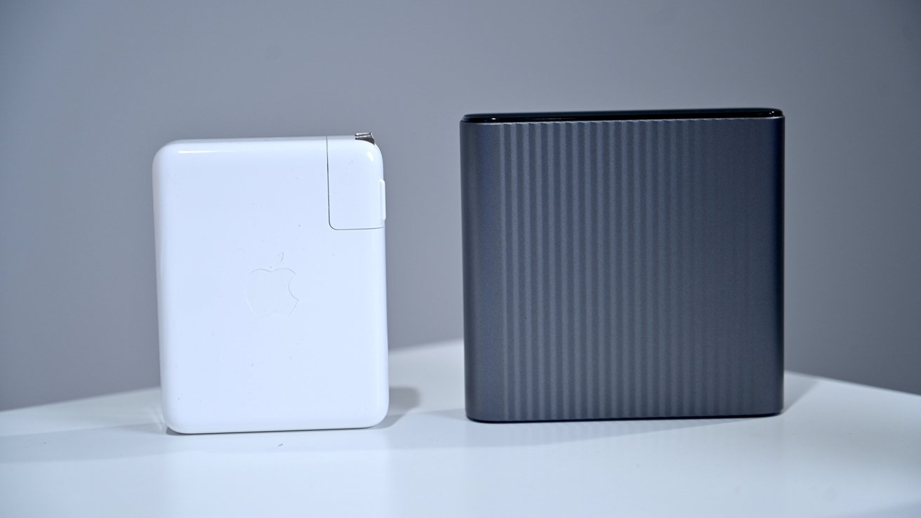 Das 140-W-GaN-Ladegerät von Apple im Vergleich zum 245-W-GaN-Ladegerät von Hyper