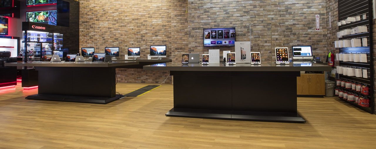 Apple hardware in the Adorama storefront in New York
