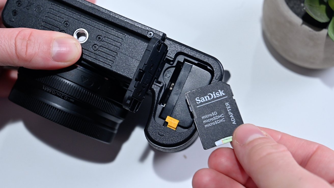 Batteri og SD-kortspor