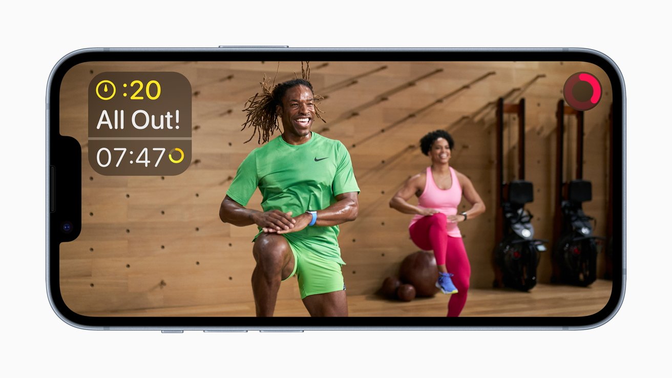 You can watch workout videos for longer on the iPhone 14 than the iPhone SE