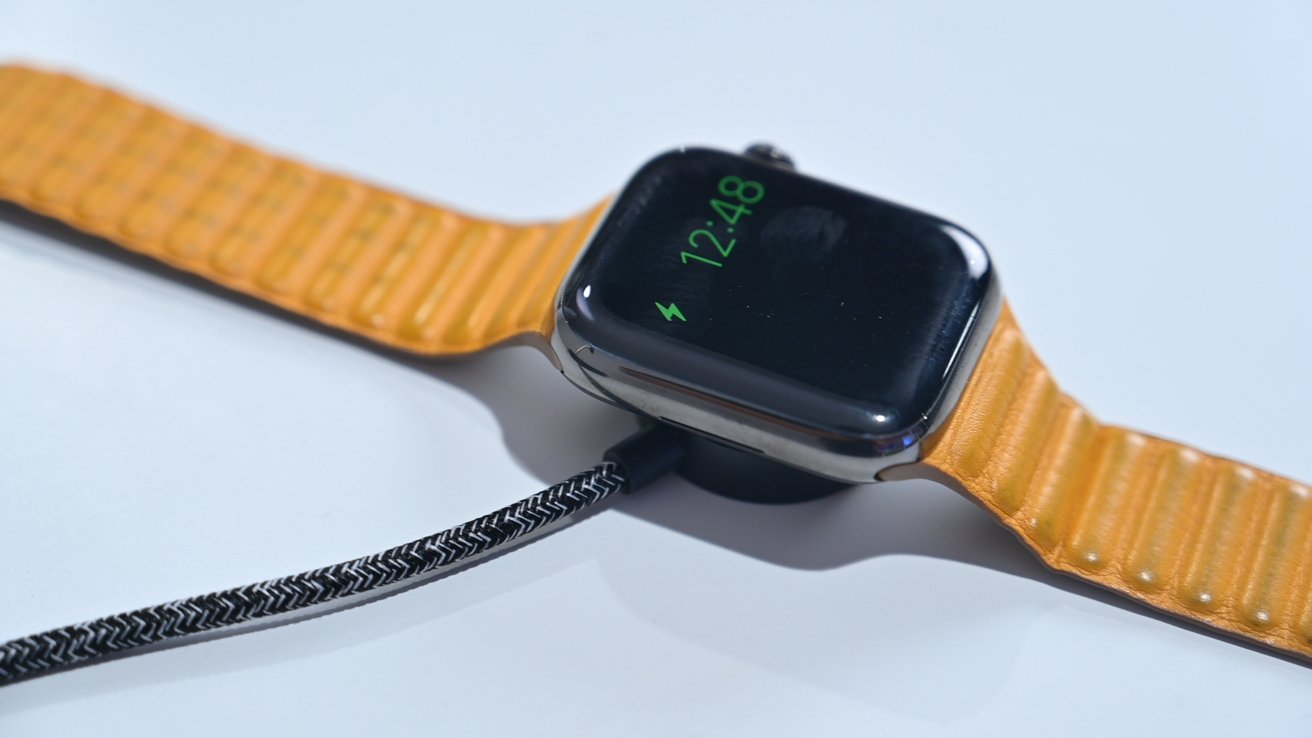 Apple Watch Series 7 charging