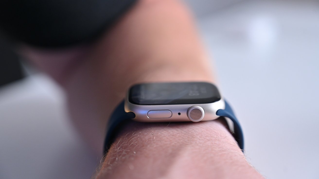 Silver apple watch outlet on wrist