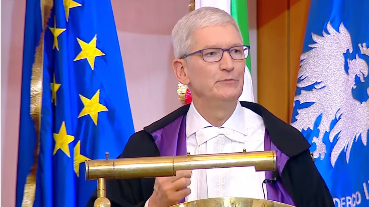 Tim Cook riceve dall’Italia una laurea honoris causa per l’innovazione