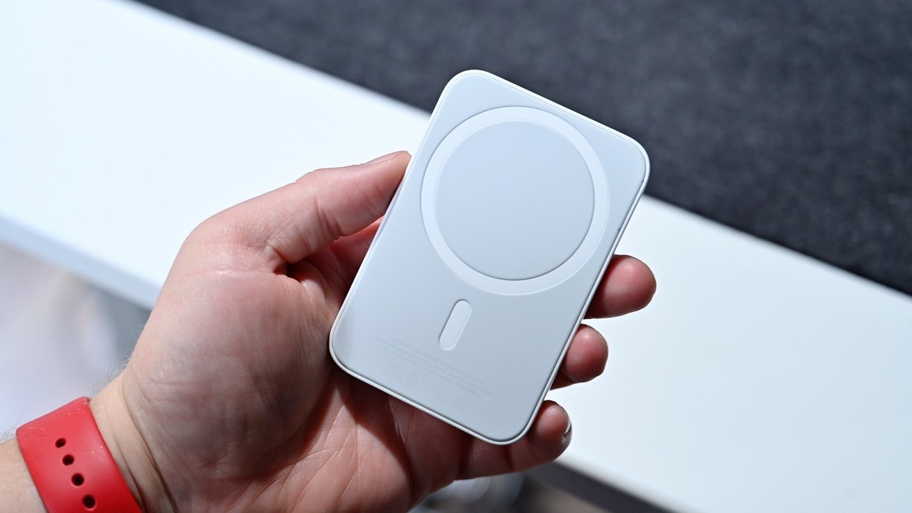 Apple hat jede Menge Ladetechnik in diesen winzigen Akku gepackt