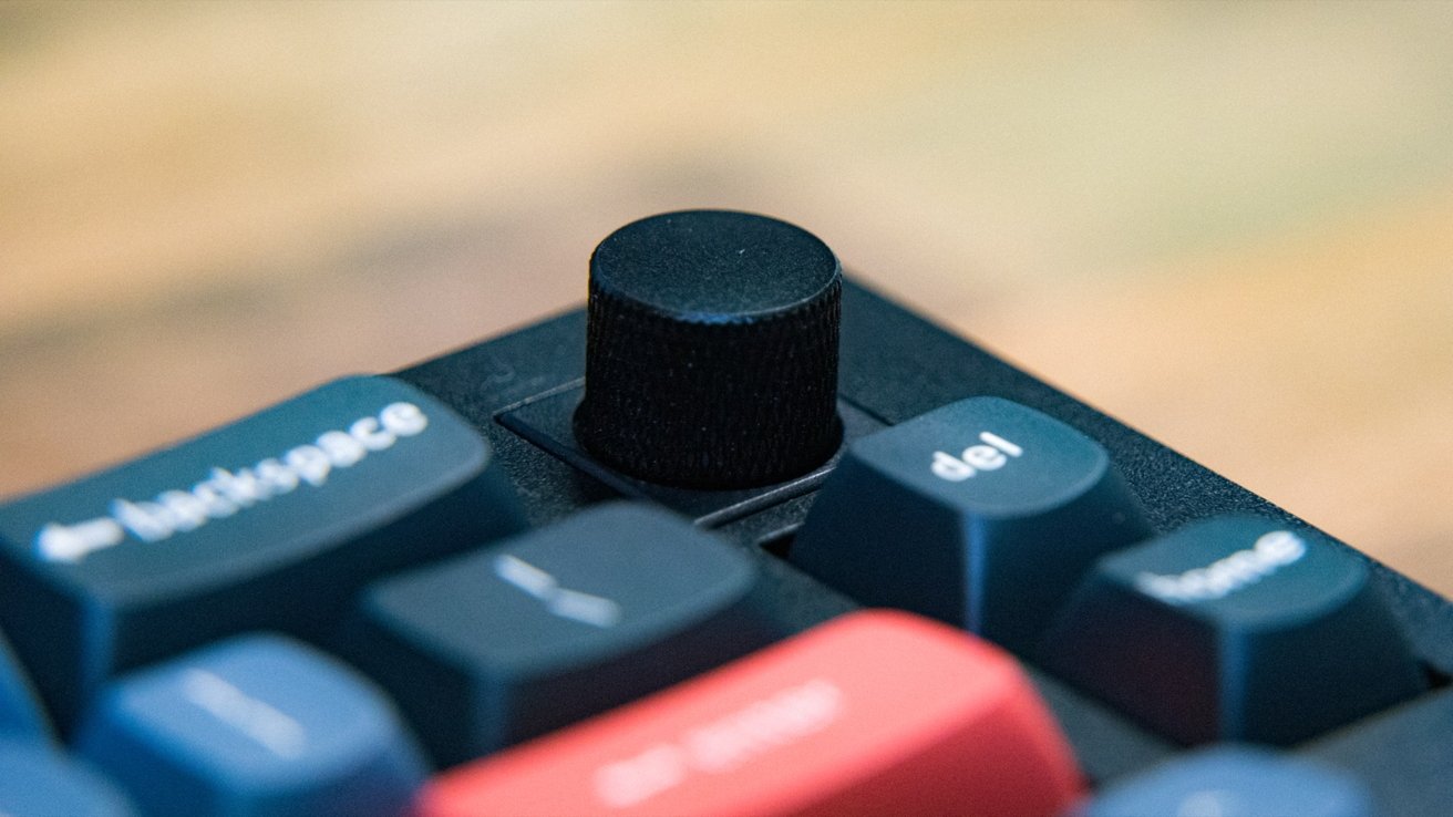 The Keychron Q8's knob can be twisted, and also functions as a button. 