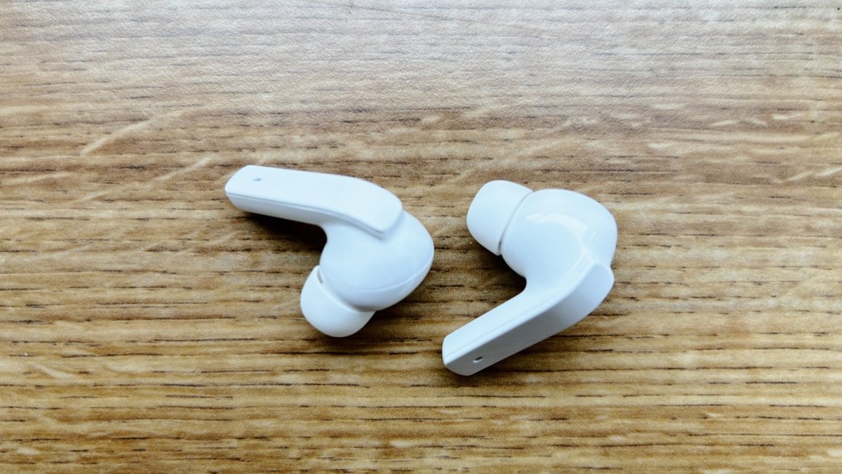 Wireless noise cancelling earbuds review hot sale