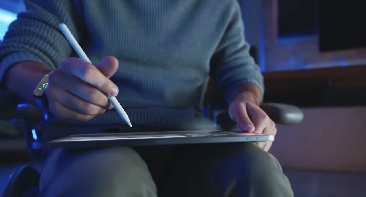 You don't even have to get very close with your Apple Pencil for the M2 iPad Pro to react
