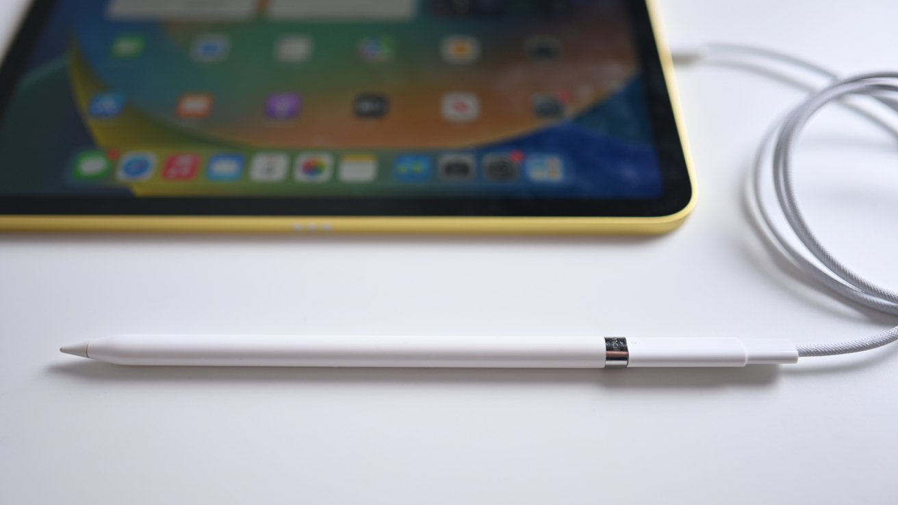 Charging Apple Pencil with the adapter