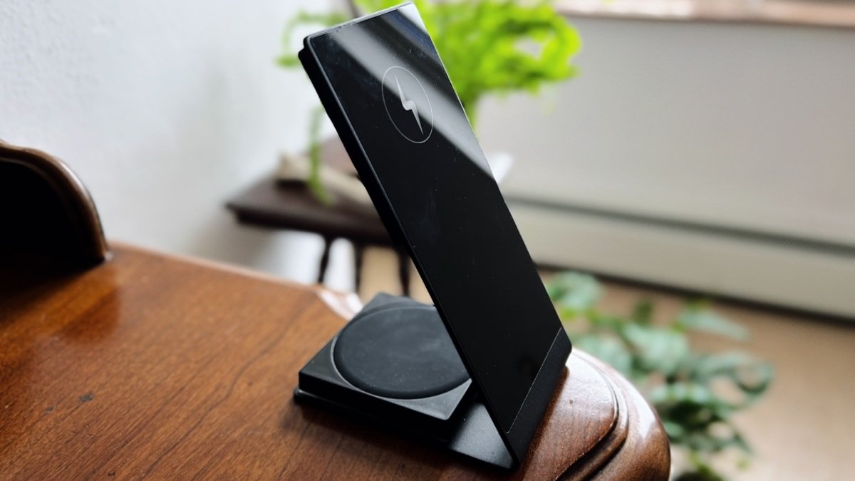 LGear 2-in-1 charging stand
