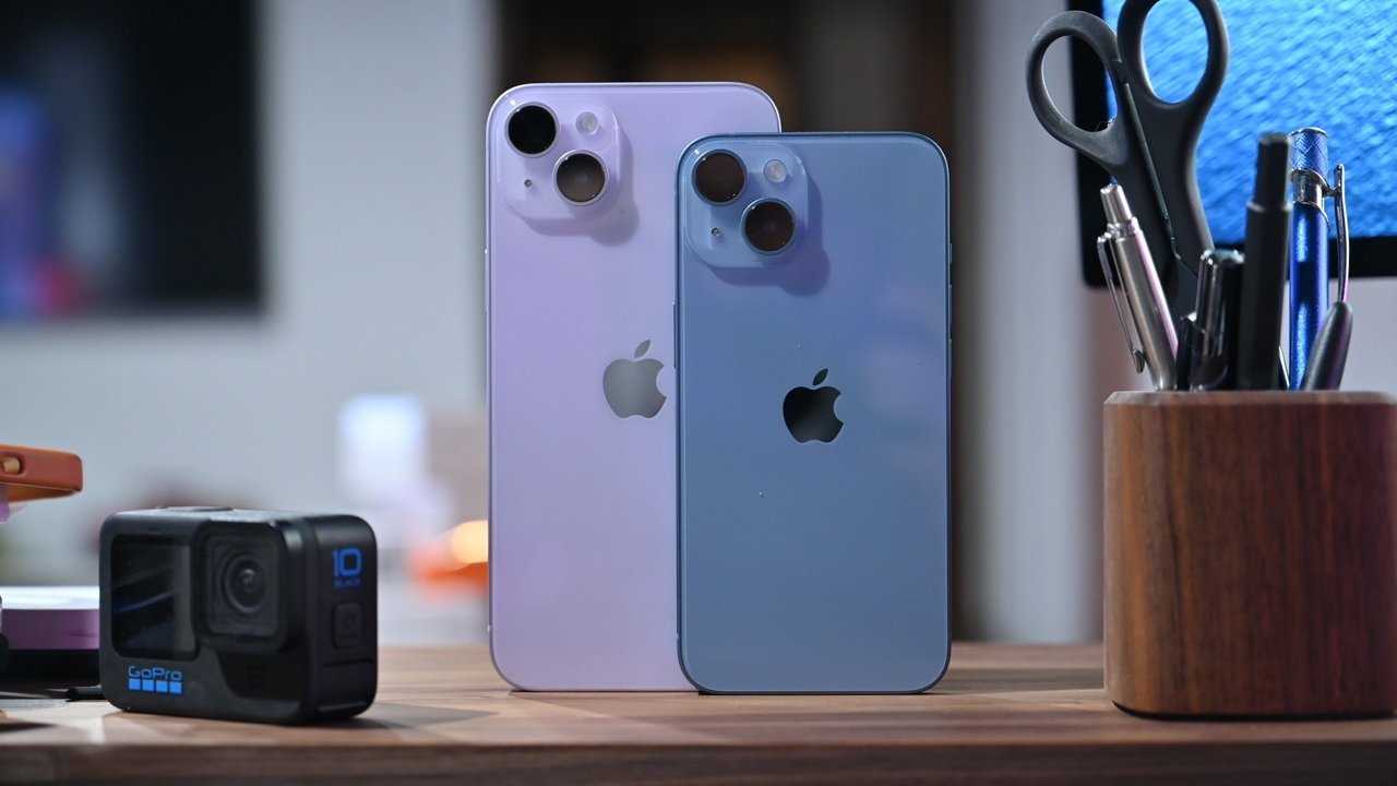 iPhone 14 et iPhone 14 Pro côte à côte