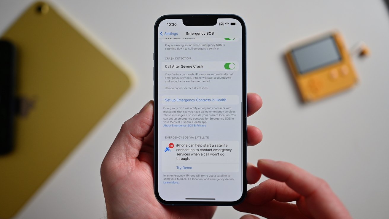 Hands on with Emergency SOS via Satellite on iPhone 14 | AppleInsider