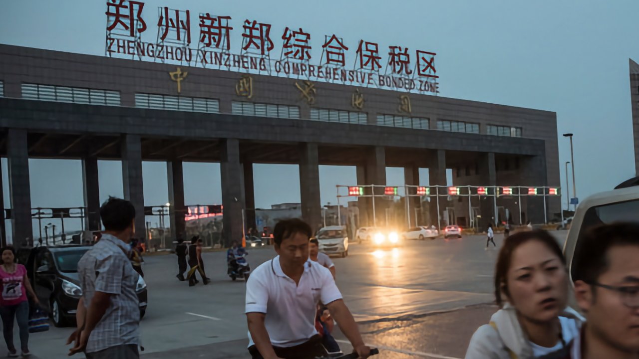 photo of China lifts lockdown on Foxconn's iPhone plant in Zhengzhou image