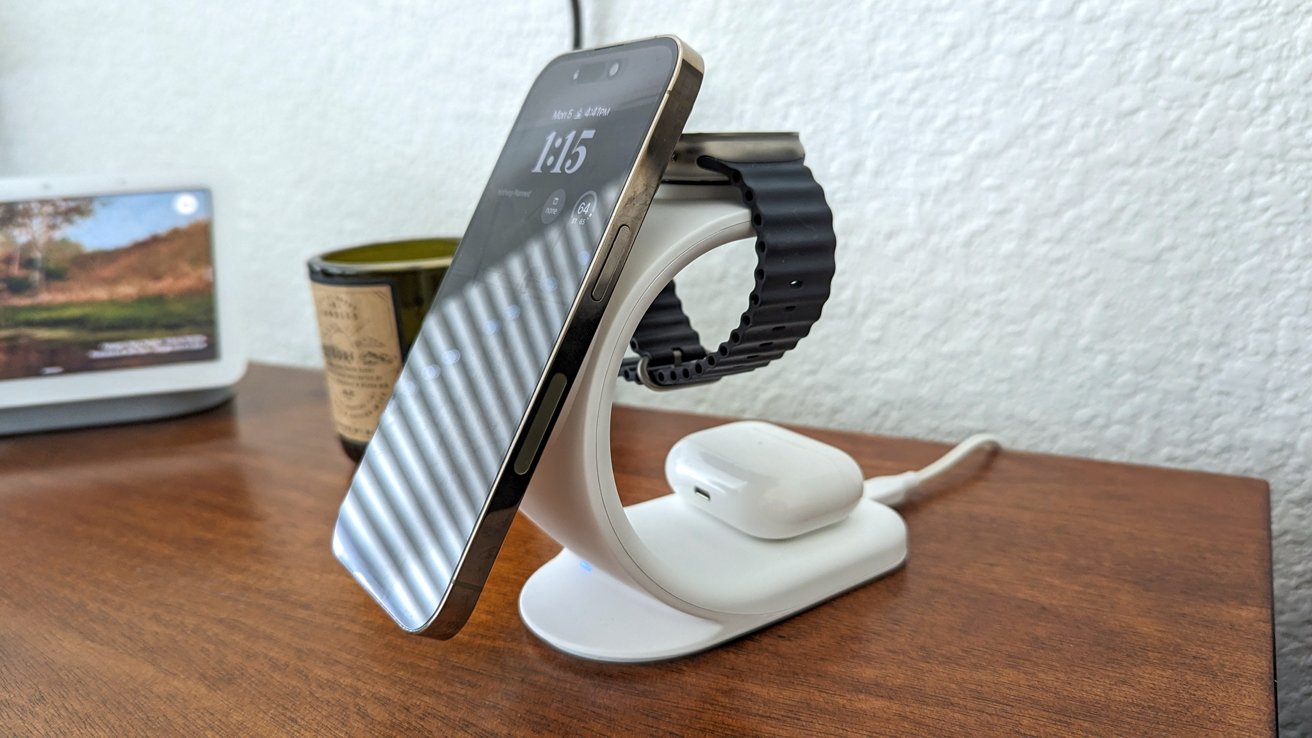 When full of devices, we only saw an output charging speed of 13W from this stand.
