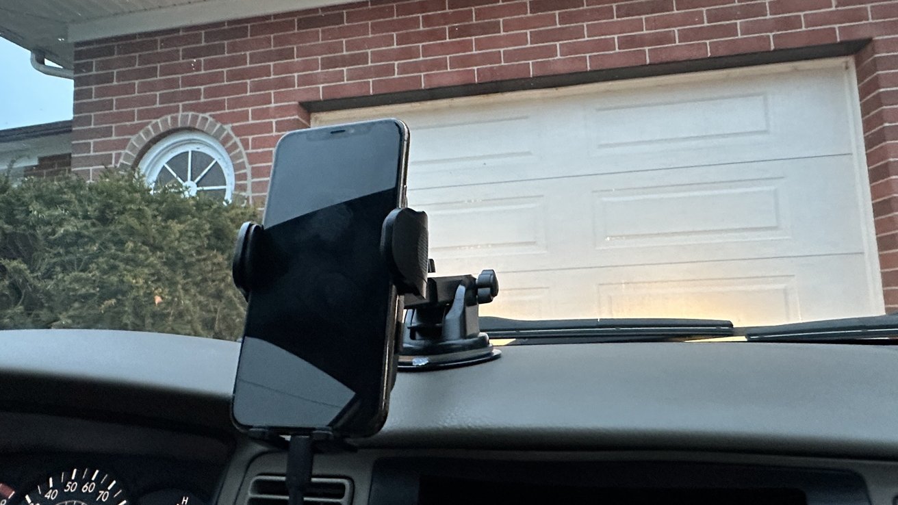 Humixx Automobile Mount evaluation: iPhone clamp in a MagSafe world